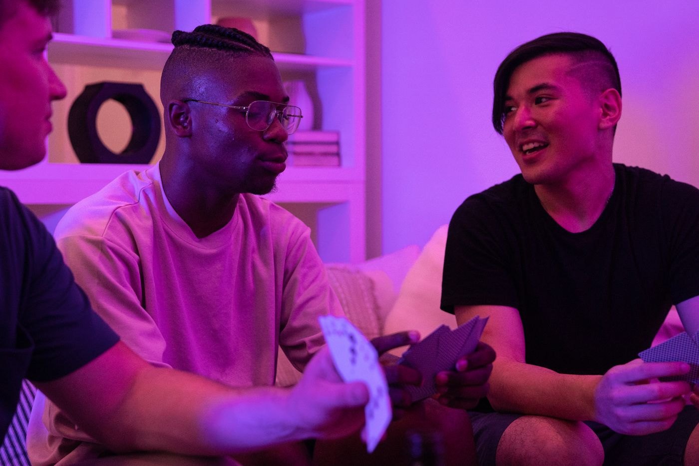 Two players discussing cards in a relaxed indoor setting